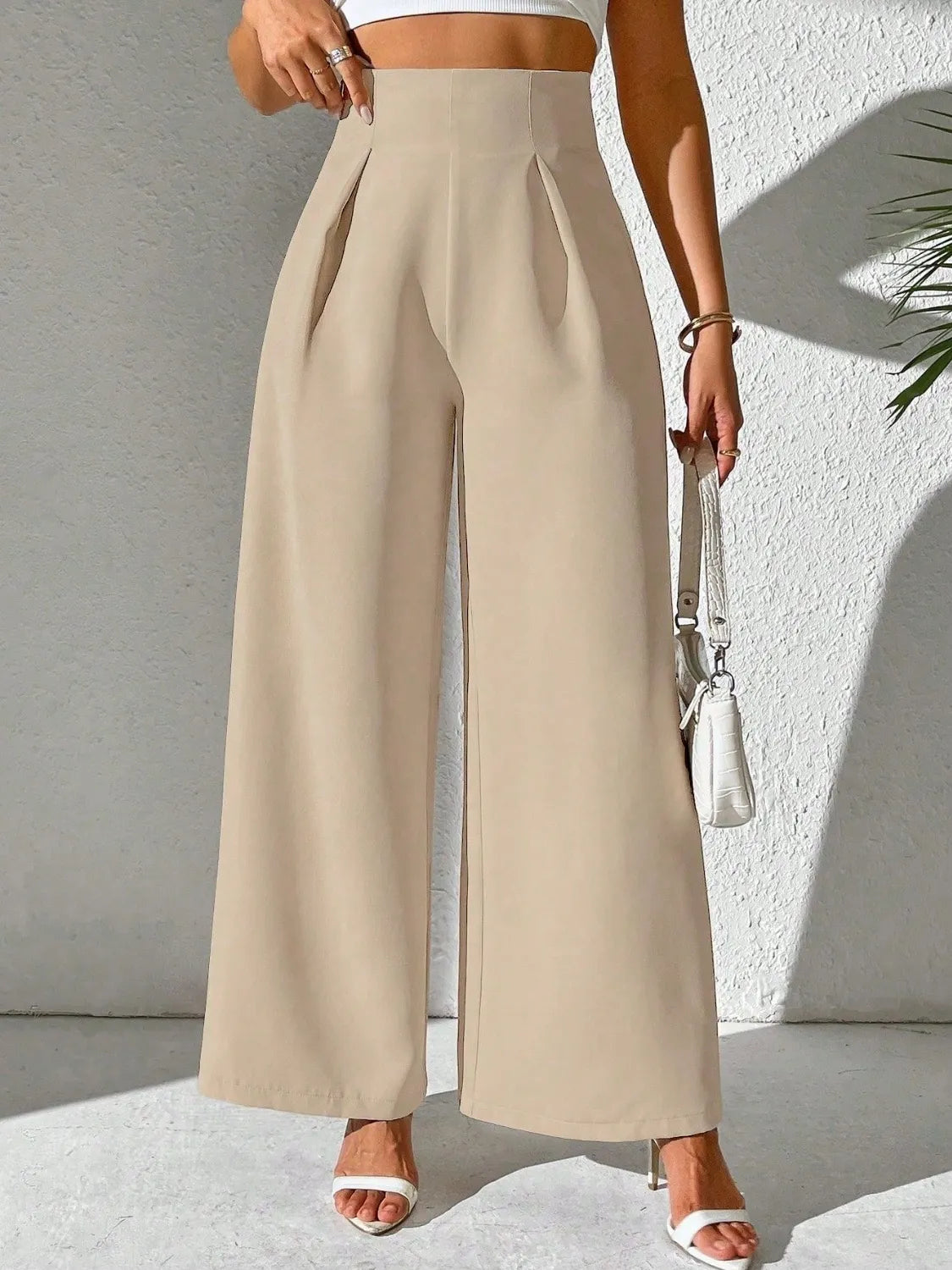Wide leg high waist pants.