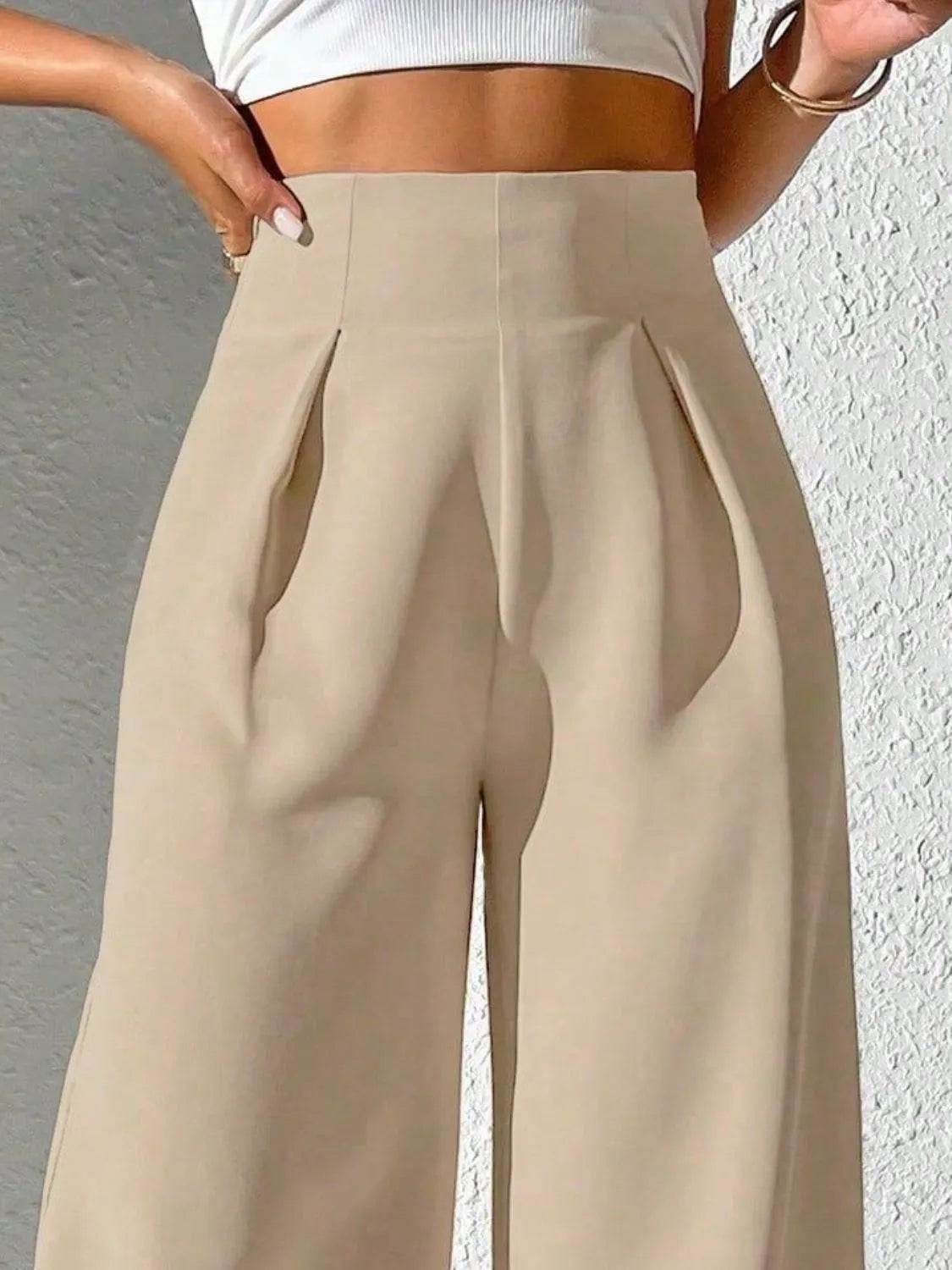Wide leg high waist pants.