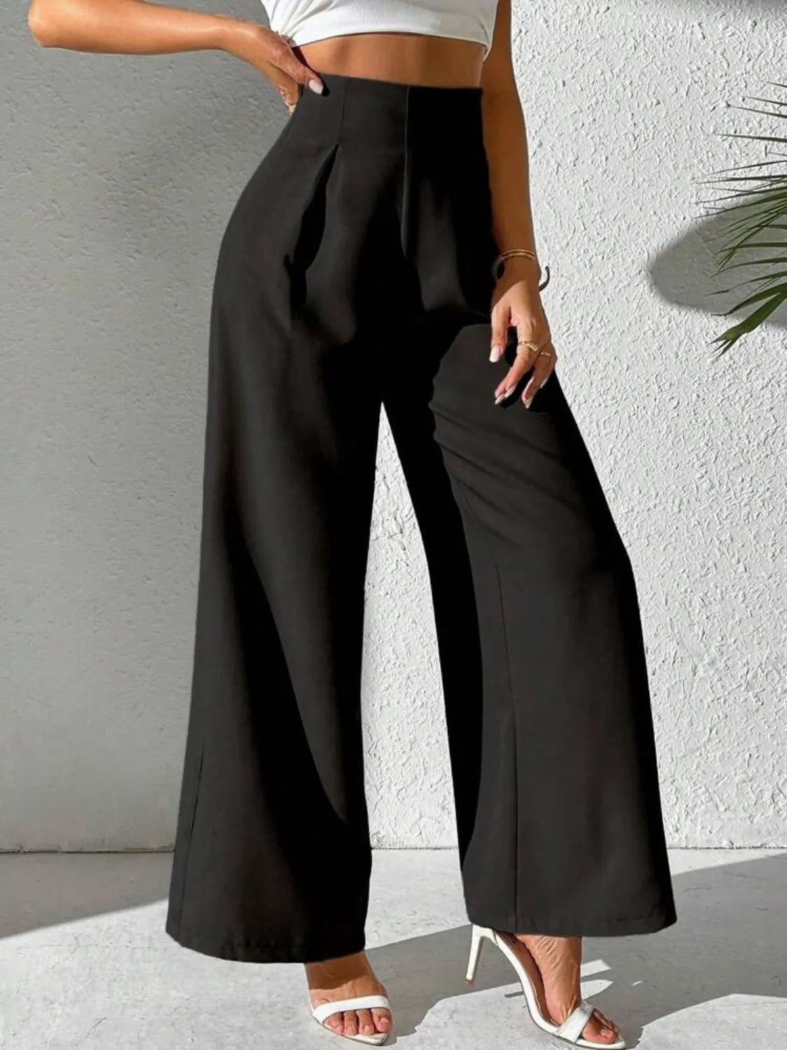 Wide leg high waist pants.