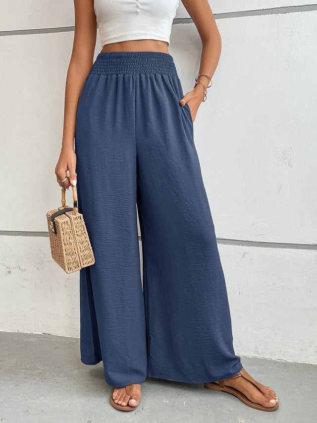 Wide leg pants with pockets, opaque.