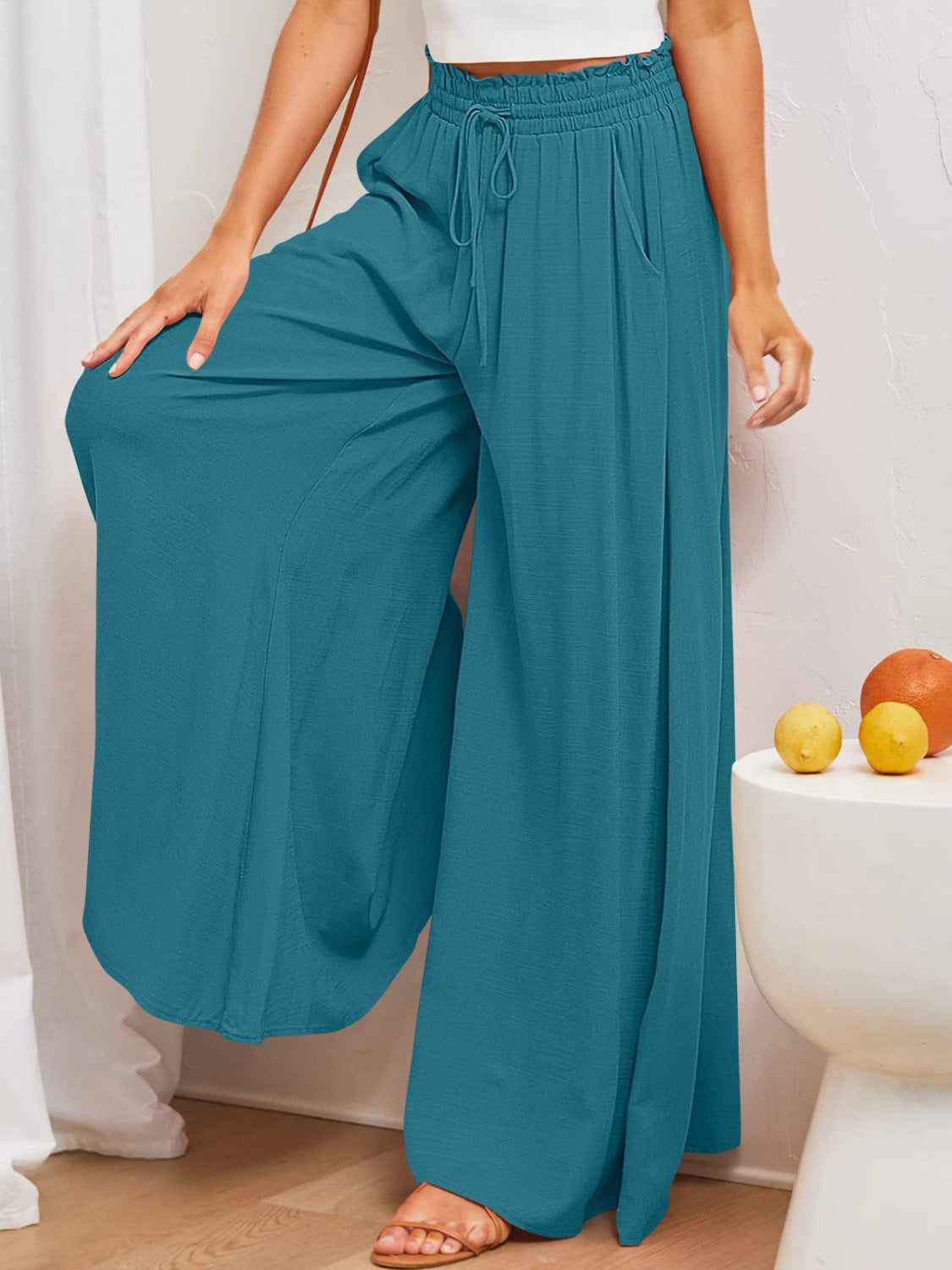 Wide leg pants with pockets, opaque.