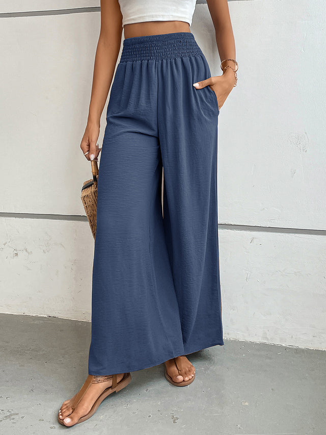 Wide leg pants with pockets, opaque.