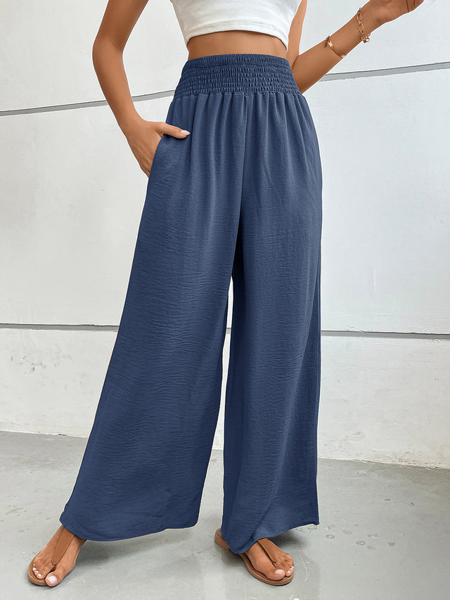 Wide leg pants with pockets, opaque.