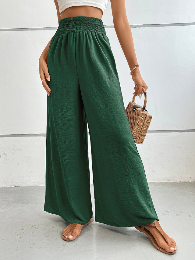 Wide leg pants with pockets, opaque.