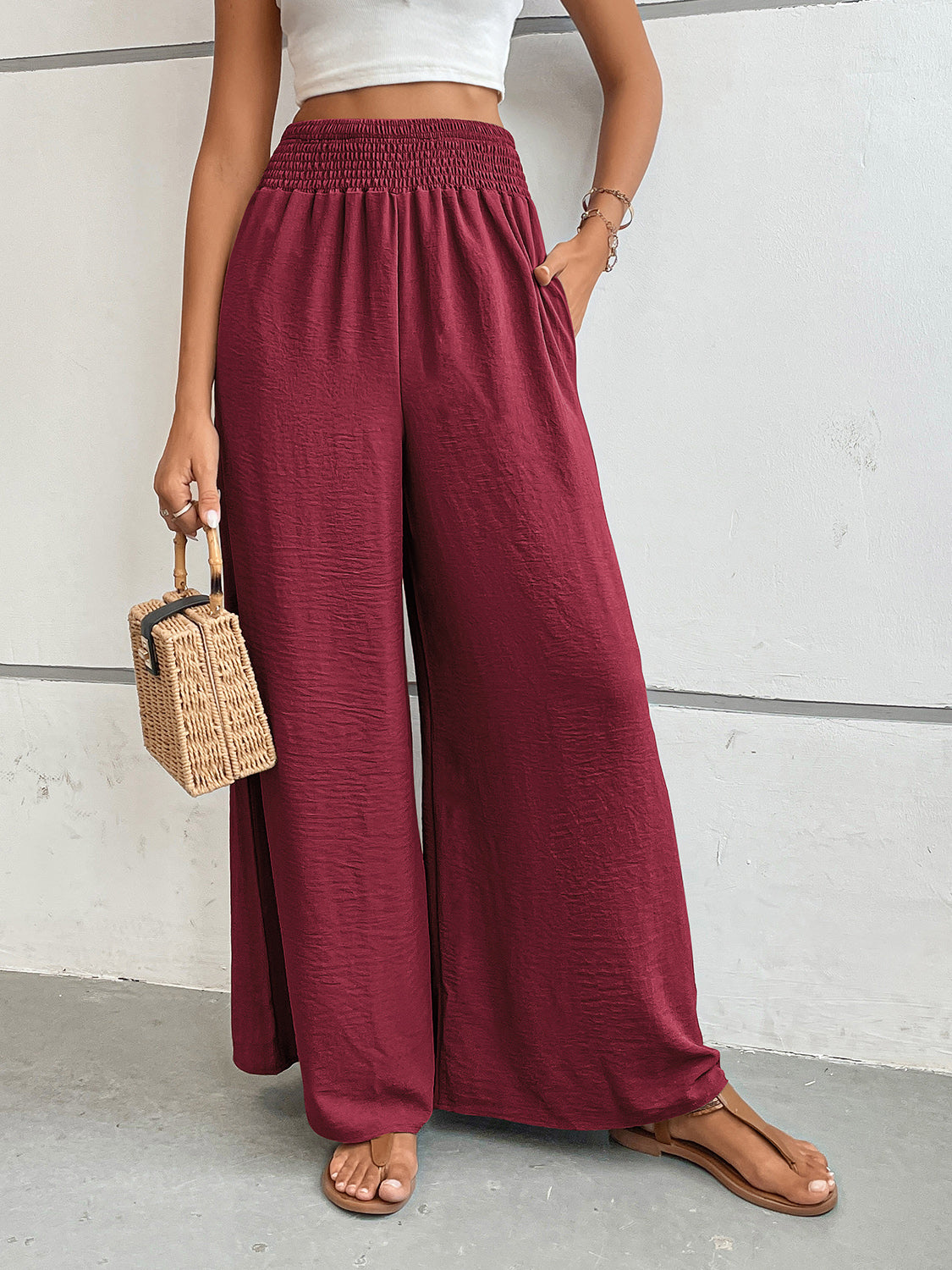 Wide leg pants with pockets, opaque.