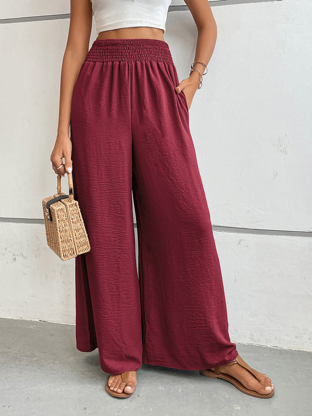 Wide leg pants with pockets, opaque.