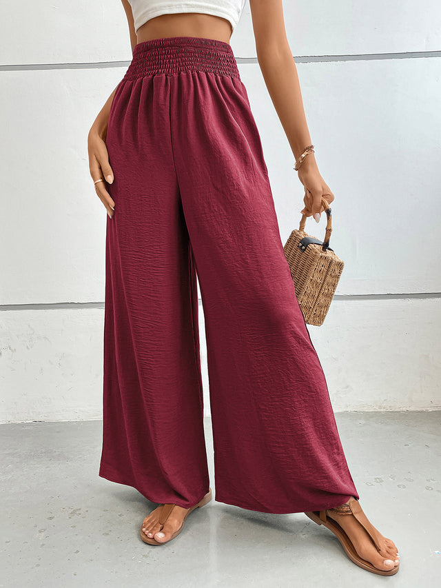 Wide leg pants with pockets, opaque.