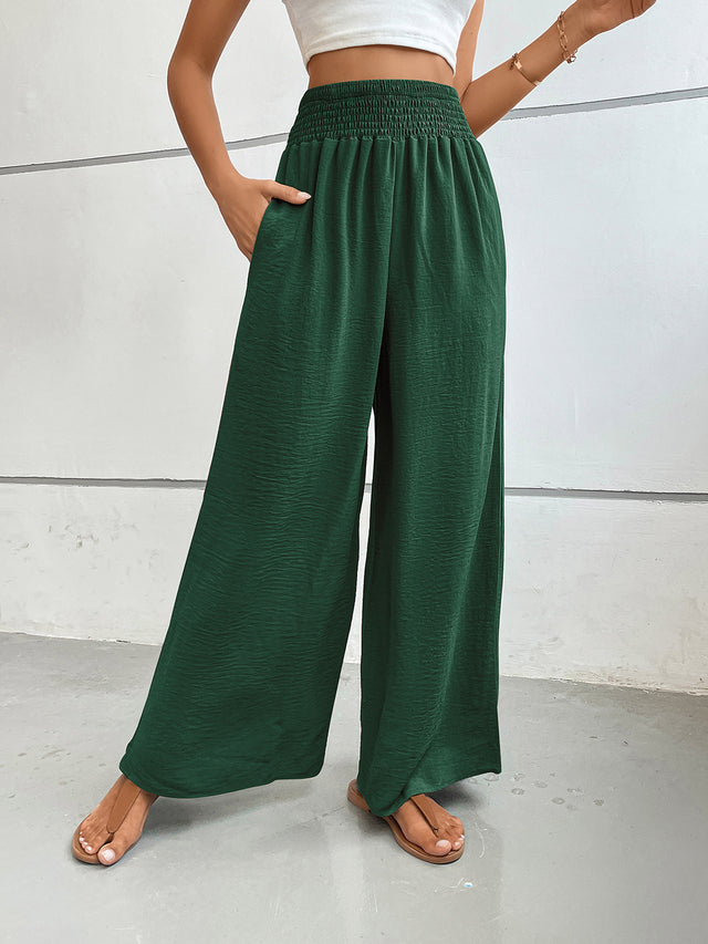 Wide leg pants with pockets, opaque.
