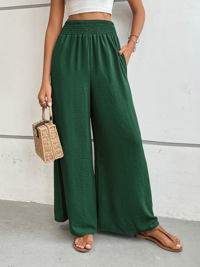 Wide leg pants with pockets, opaque.