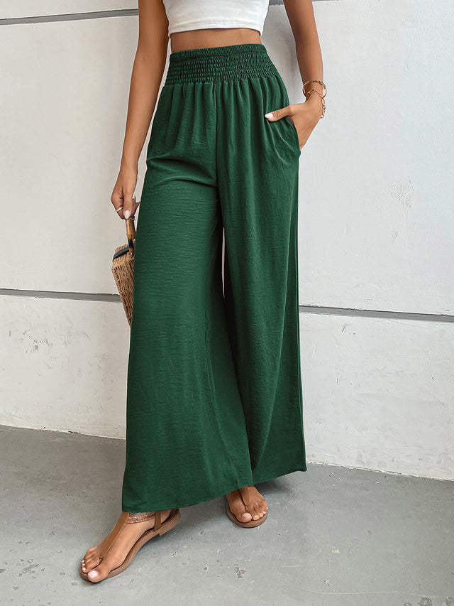 Wide leg pants with pockets, opaque.