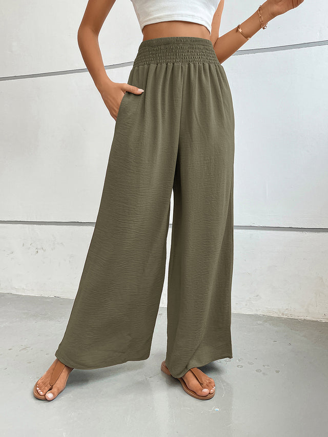 Wide leg pants with pockets, opaque.