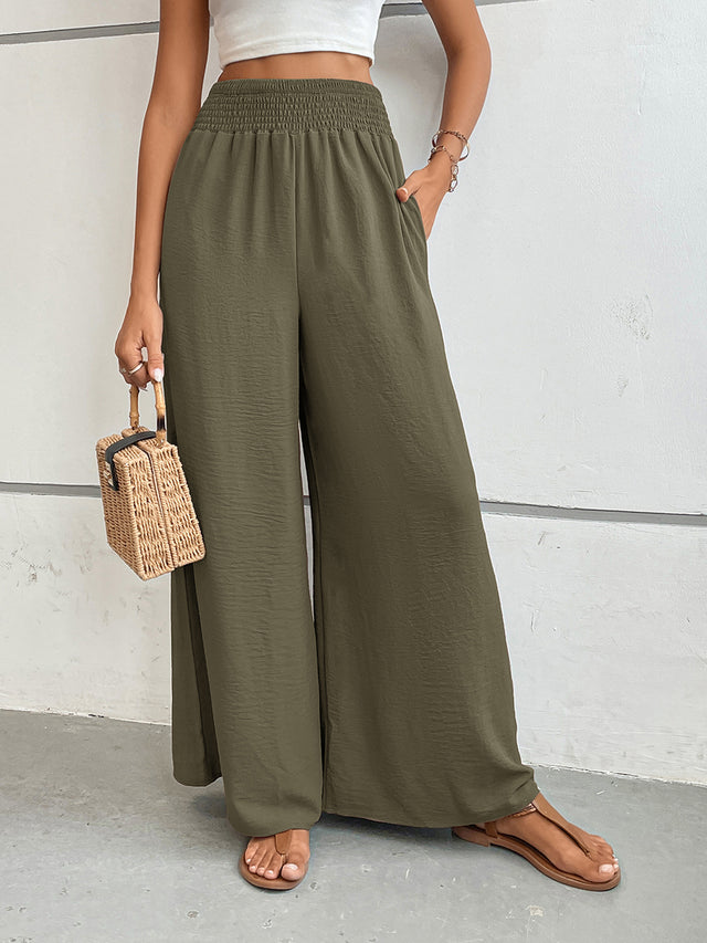 Wide leg pants with pockets, opaque.