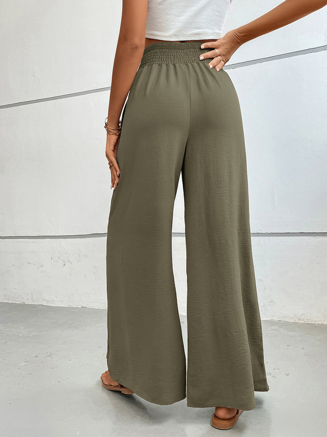 Wide leg pants with pockets, opaque.
