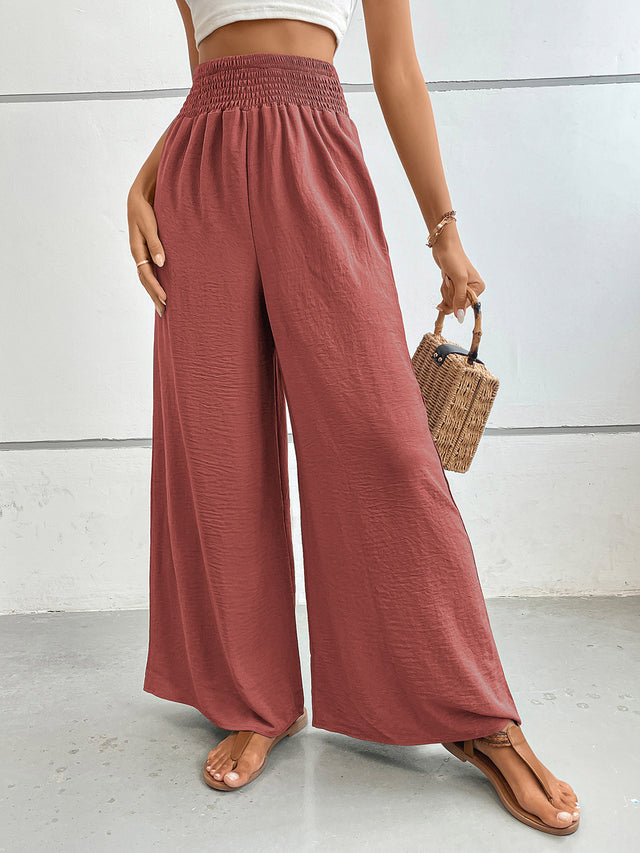 Wide leg pants with pockets, opaque.