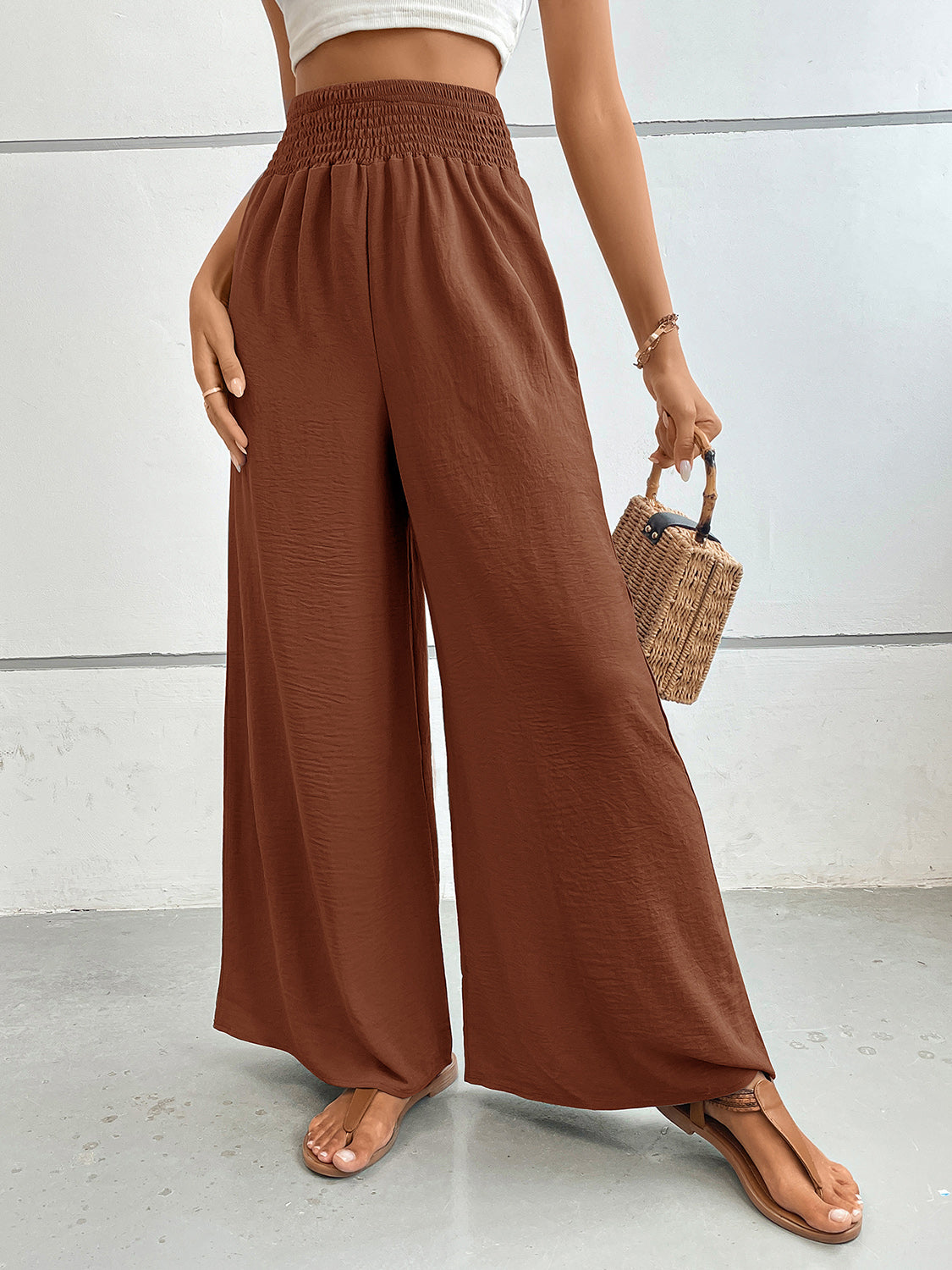 Wide leg pants with pockets, opaque.