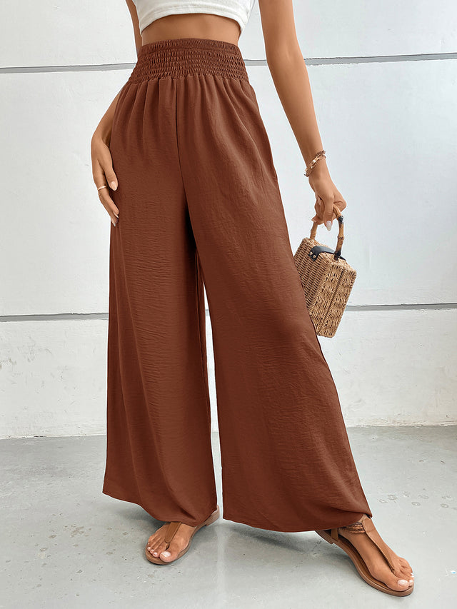 Wide leg pants with pockets, opaque.