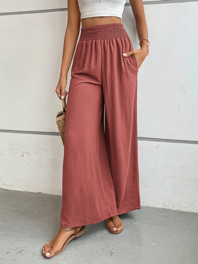 Wide leg pants with pockets, opaque.