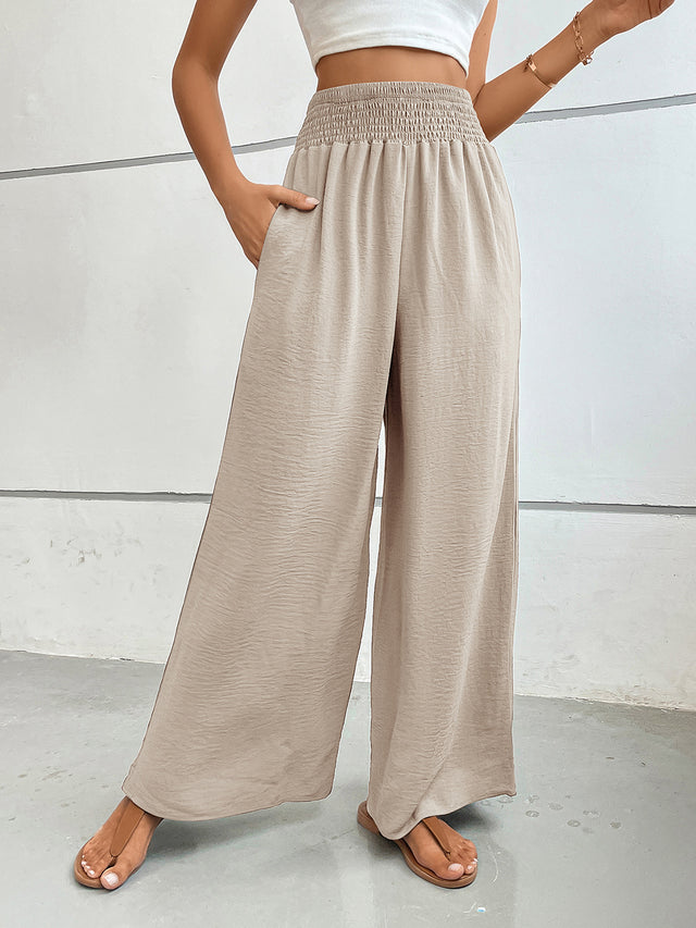 Wide leg pants with pockets, opaque.