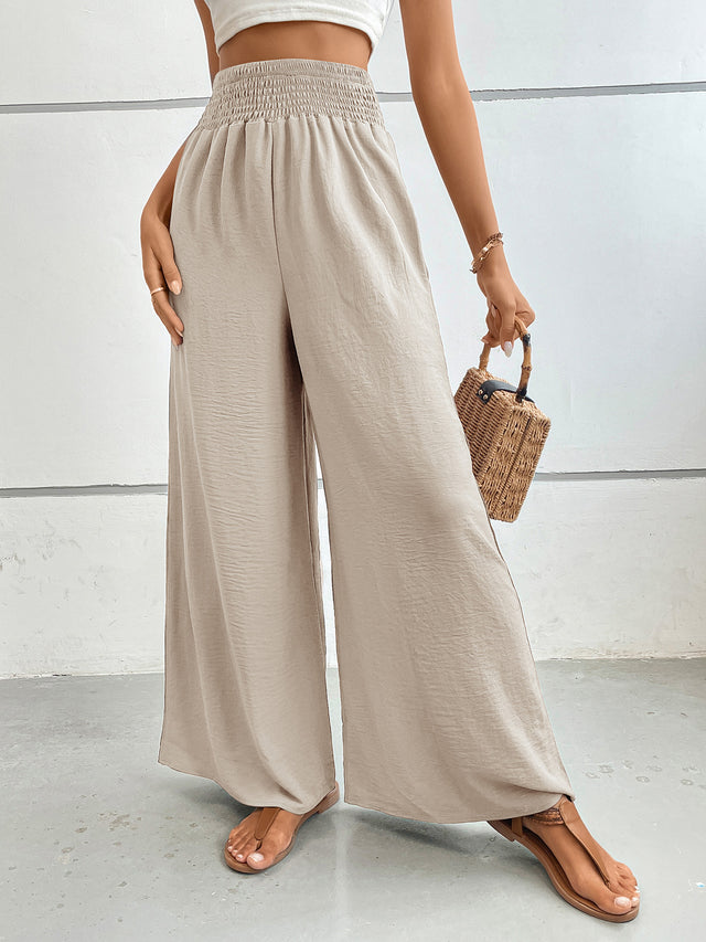 Wide leg pants with pockets, opaque.