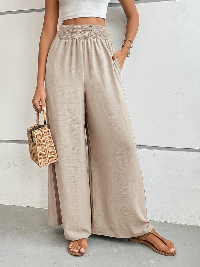Wide leg pants with pockets, opaque.