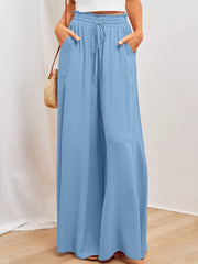 Wide leg pants with pockets, opaque.
