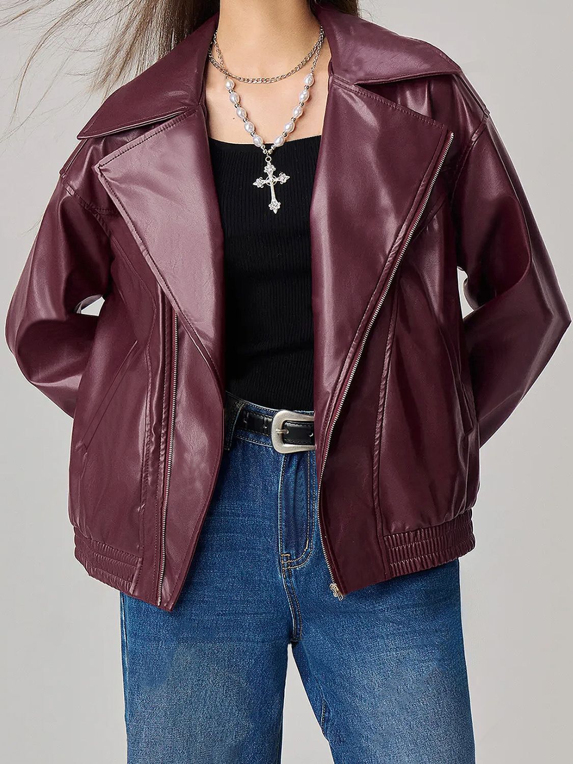 Zip up drop shoulder jacket with pockets.