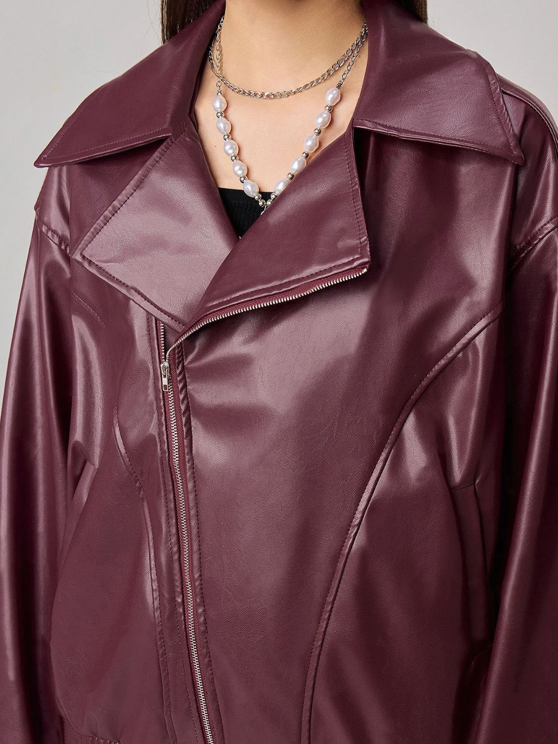 Zip up drop shoulder jacket with pockets.