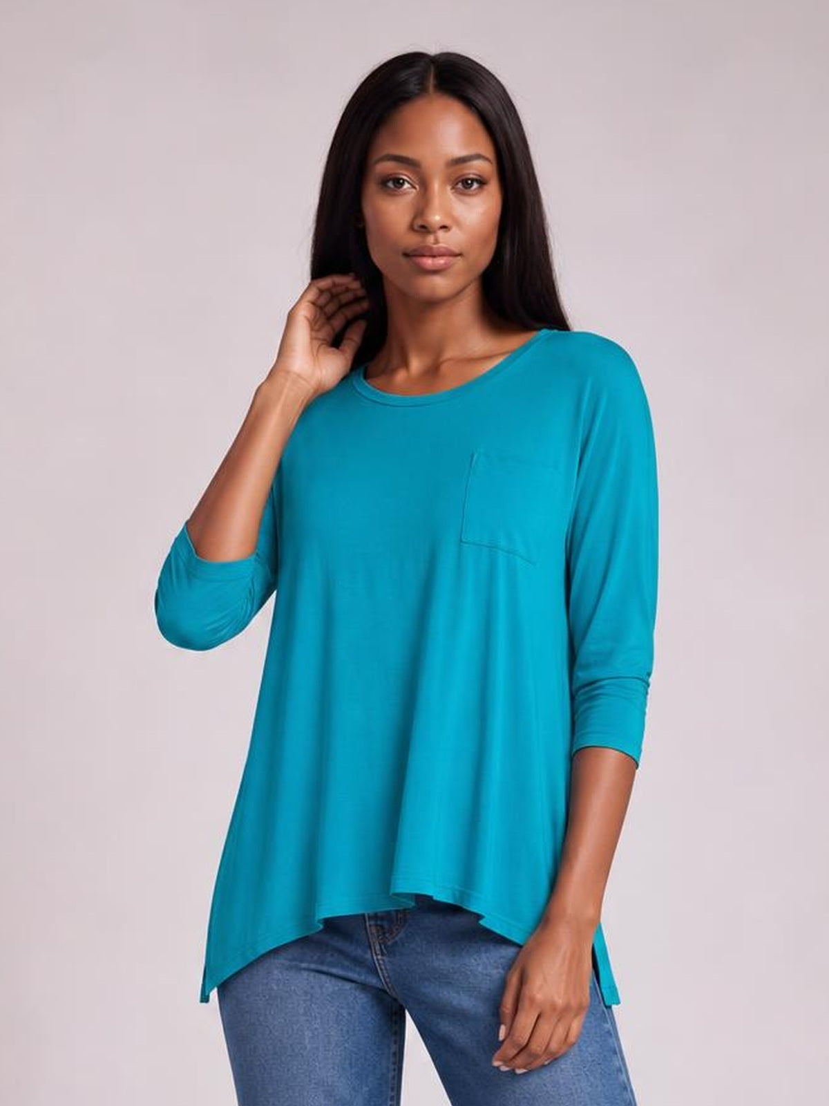 Round Neck Pocketed T-Shirt · Medium / Three-Quarter