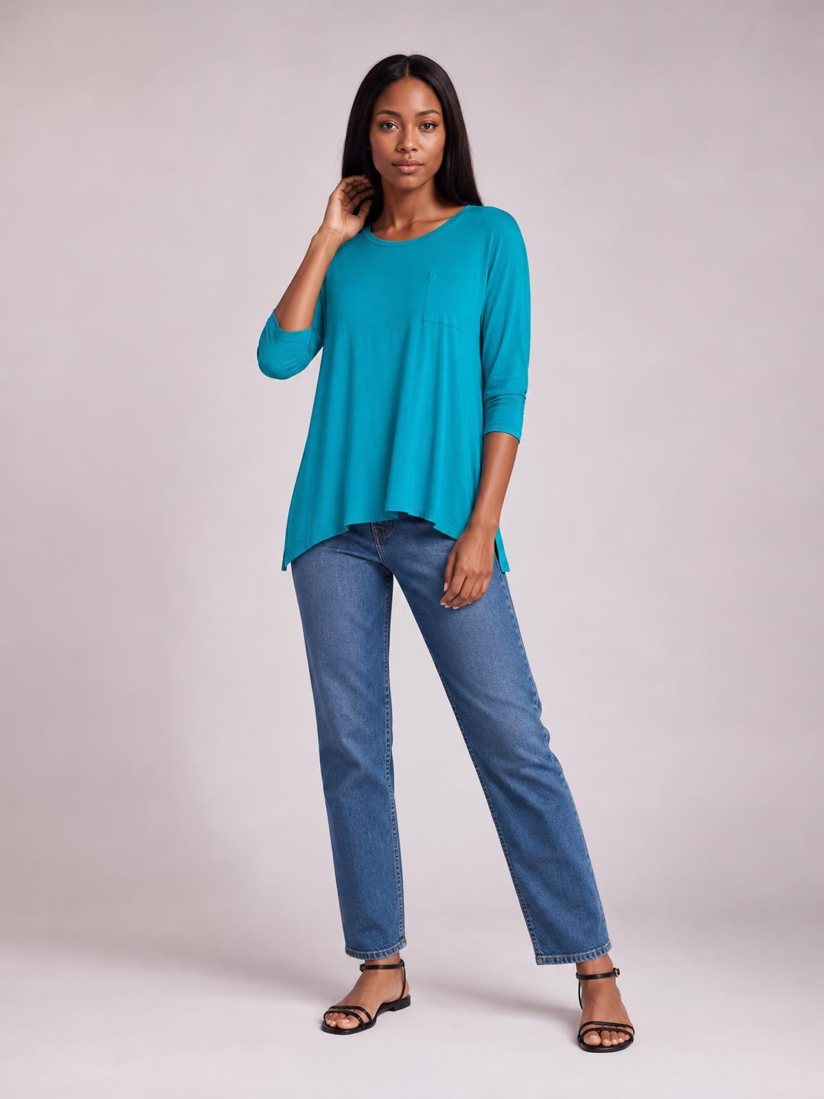Round Neck Pocketed T-Shirt · Medium / Three-Quarter