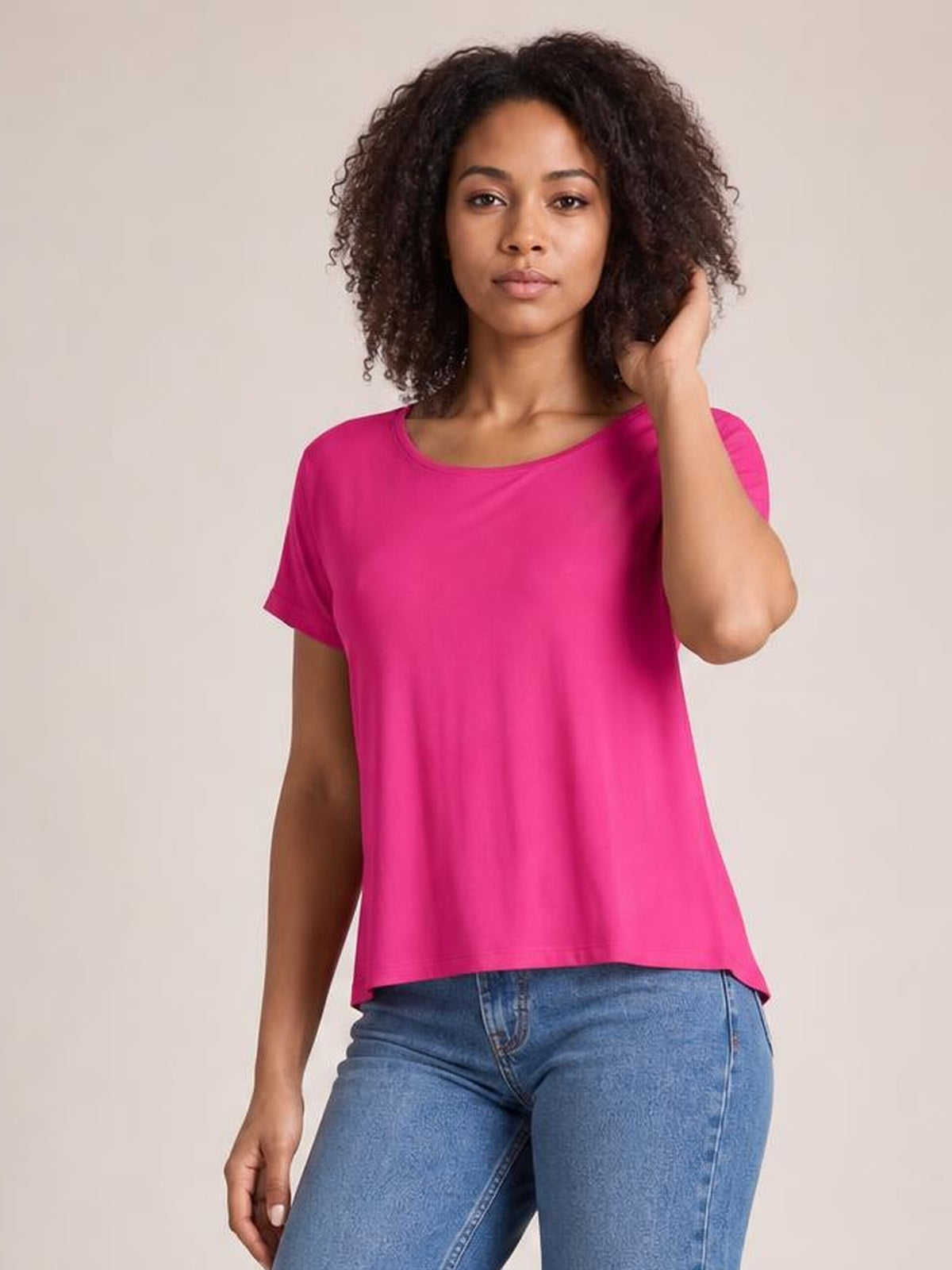 Round Neck Short Sleeve T-Shirt · Medium / Three-Quarter