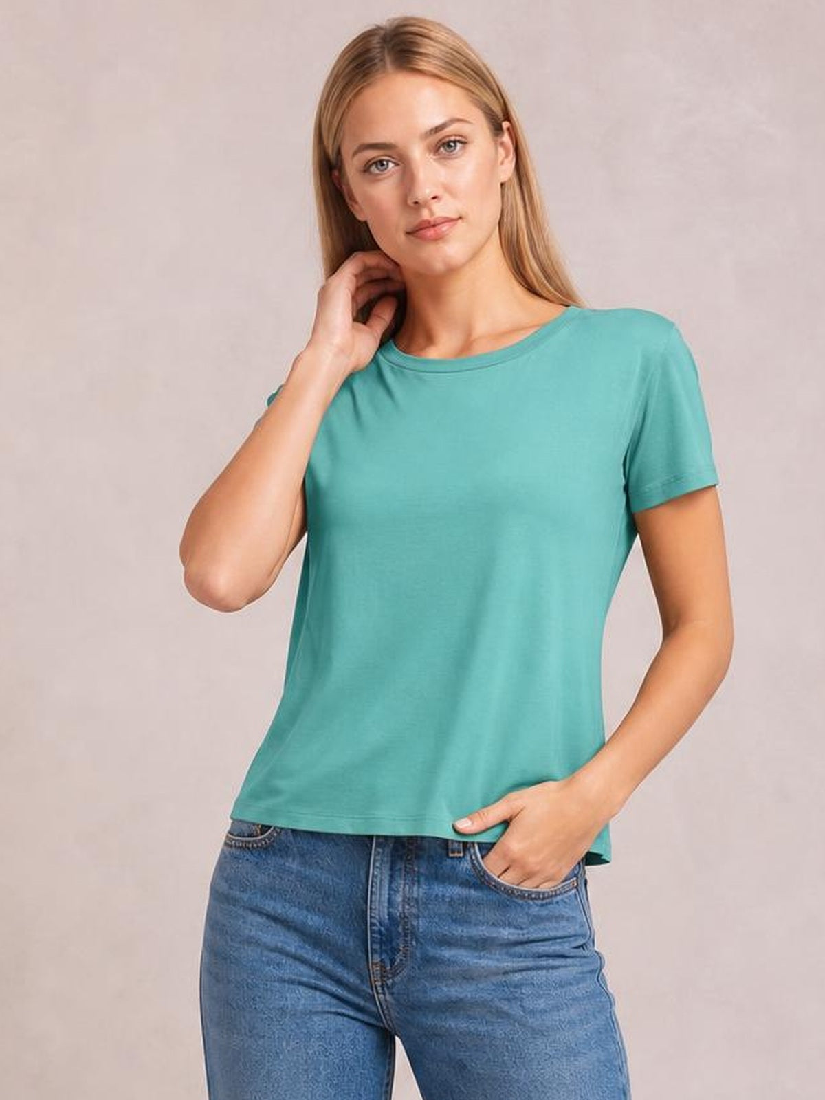 Round Neck Short Sleeve T-Shirt · Medium / Three-Quarter