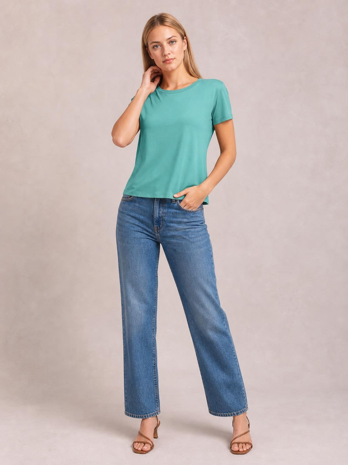 Round Neck Short Sleeve T-Shirt · Medium / Three-Quarter