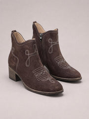 Brown PU leather ankle boots with mid block heels, rounded toes, side zippers, and contrasting white stitched Western-inspired detailing.