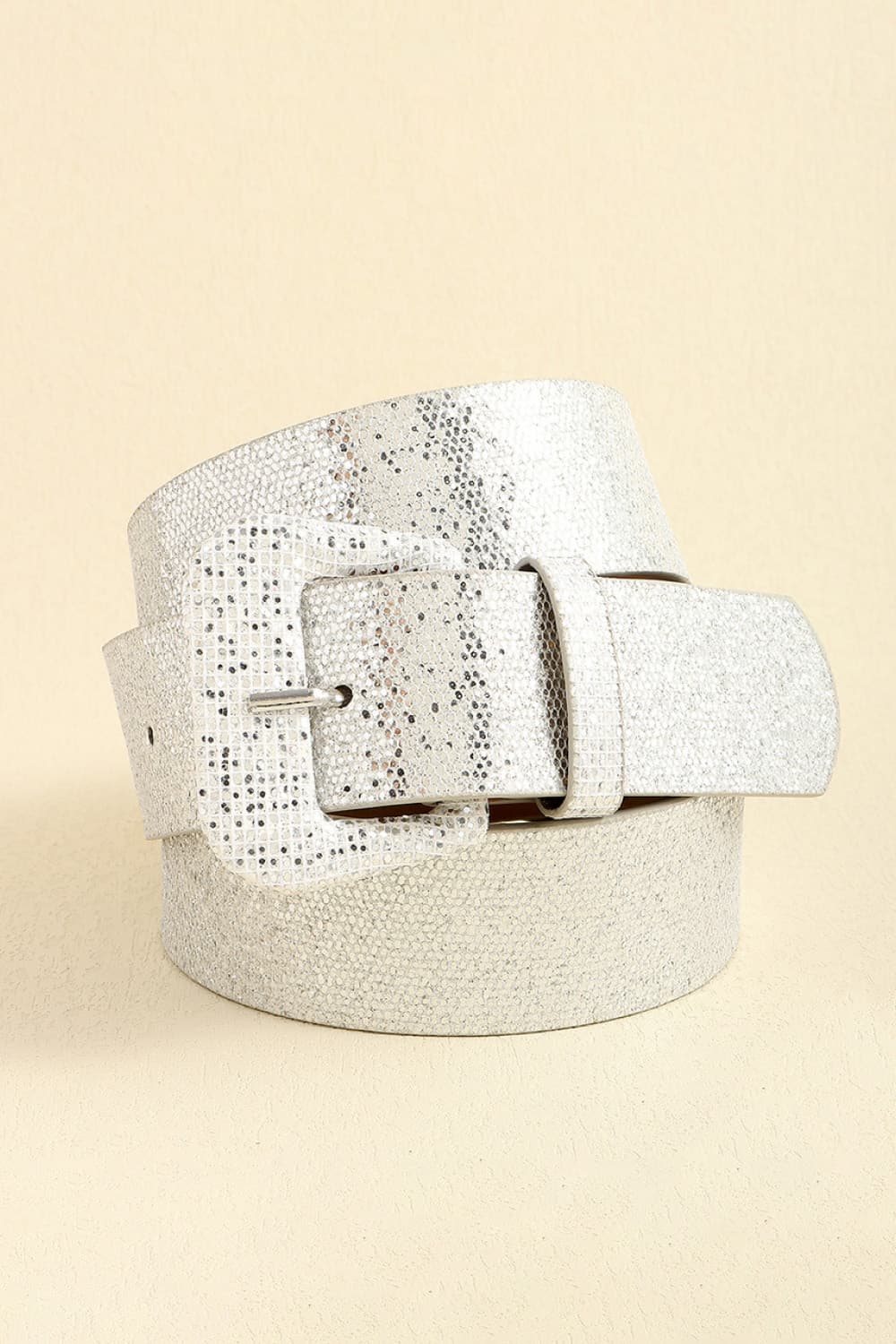 Glitter PU leather belt in silver-white with a slim 1.5-inch profile, textured finish, adjustable holes, and a structured square buckle.