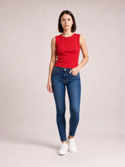 Model wears JuBlue washed thermal skinny jeans in dark blue with a fitted silhouette, button closure, front pockets, and cuffed hems.