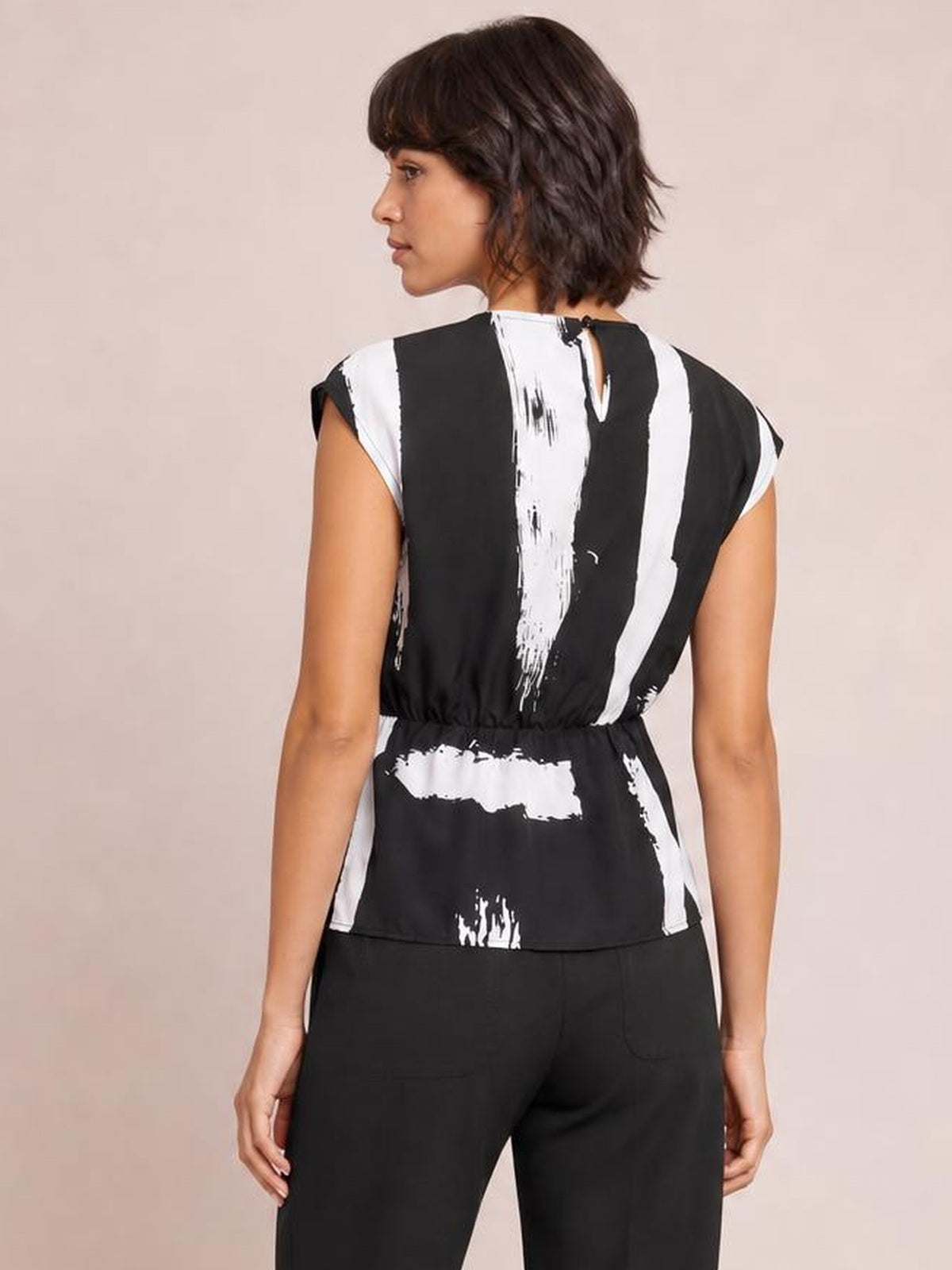 Printed Round Neck Short Sleeve Blouse · Rule Full Body - Back View · Full / Three-Quarter