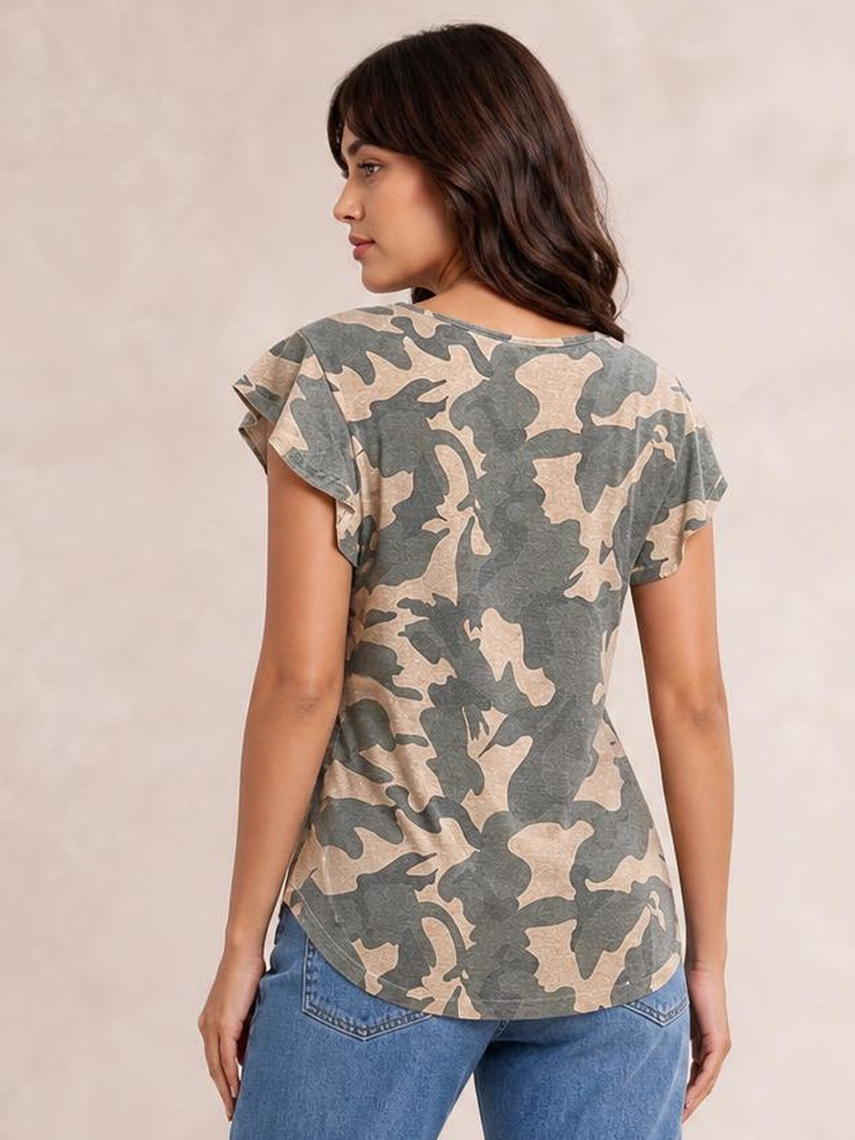 Model shown from behind wears a gray and beige printed round-neck short-sleeve T-shirt with a relaxed silhouette and curved hem.