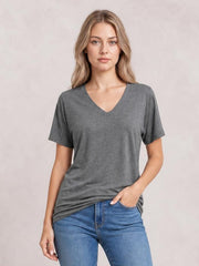A model stands in a gray ruched V-neck short-sleeve T-shirt with a relaxed silhouette and slightly gathered hem, paired with jeans.