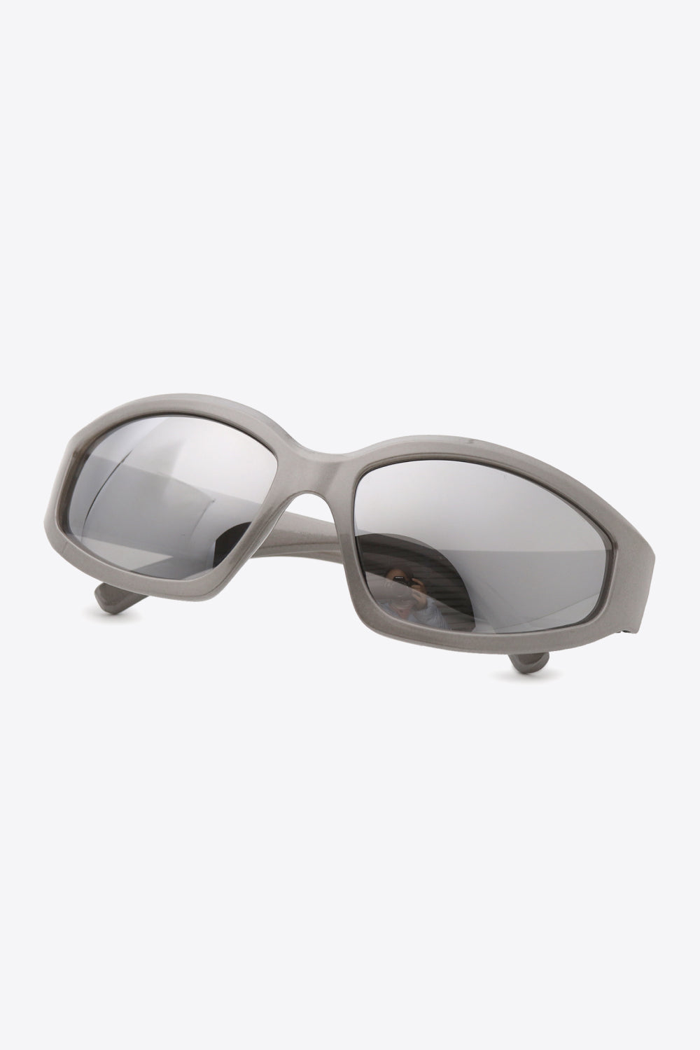Mid-gray UV400 polycarbonate cat-eye sunglasses feature softly curved oversized frames, gray-tinted lenses, and streamlined temples.
