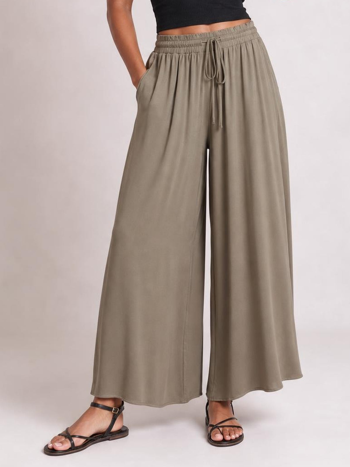 Wide Leg Pants with Pockets · Medium / Three-Quarter